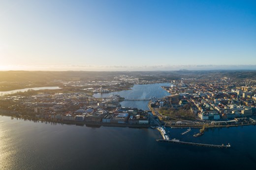 Flygbild över Vättern och Munksjön i Jönköping